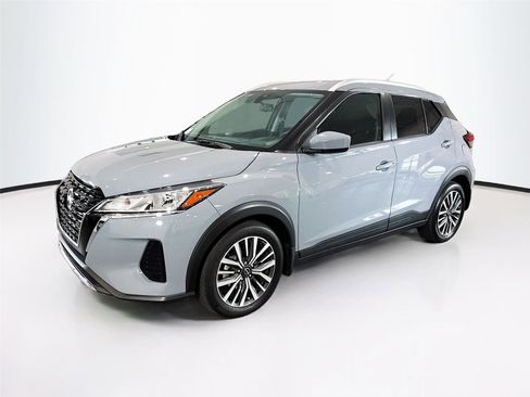 Used 2024 Nissan Kicks SV FWD image 1