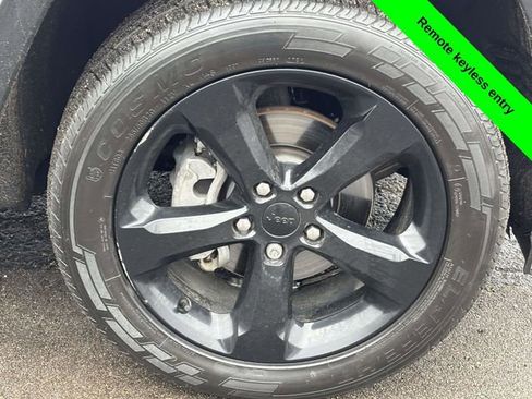 Used 2023 Jeep Grand Cherokee Altitude image 33