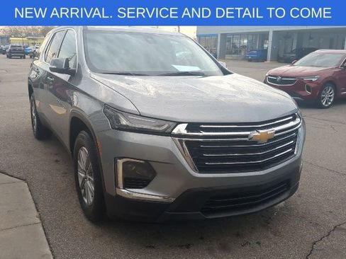 Used 2023 Chevrolet Traverse LT image 8