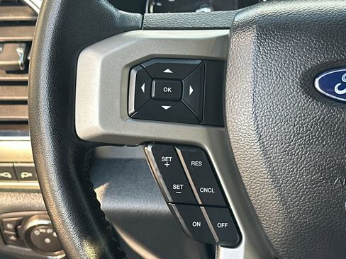 Certified 2022 Ford F250 Lariat w/ Black Appearance Package image 26