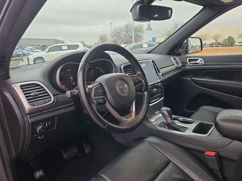 Used 2019 Jeep Grand Cherokee Limited w/ Luxury Group II image 2