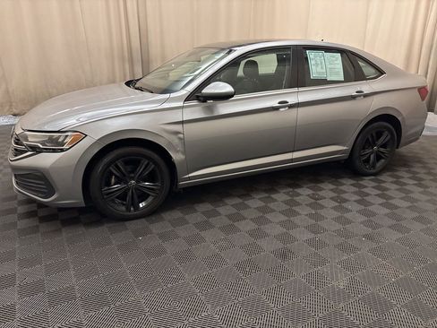 Used 2023 Volkswagen Jetta SE image 8