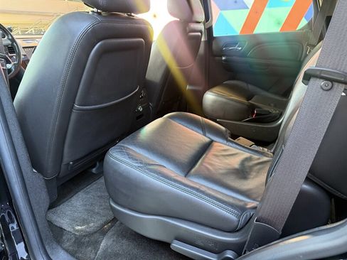 Used 2013 Cadillac Escalade Premium image 17