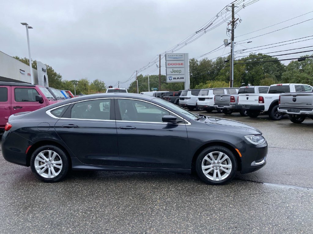 Used 2017 Chrysler 200 Limited Platinum w/ Comfort & Convenience Group FWD image 2