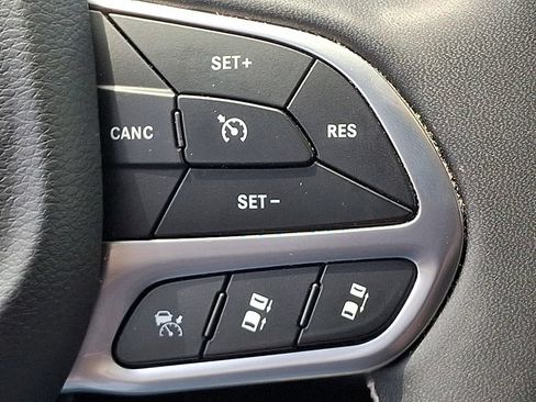 Used 2025 Chrysler Pacifica Select AWD/4WD image 22
