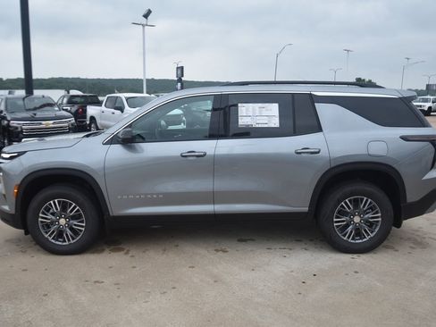 New 2026 Chevrolet Traverse LT w/ Enhanced Driving Package image 8