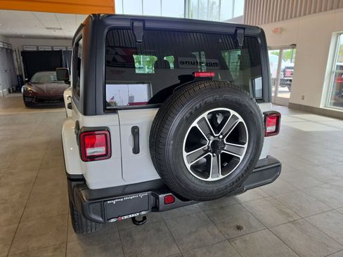 Used 2023 Jeep Wrangler Unlimited Sahara AWD/4WD image 12