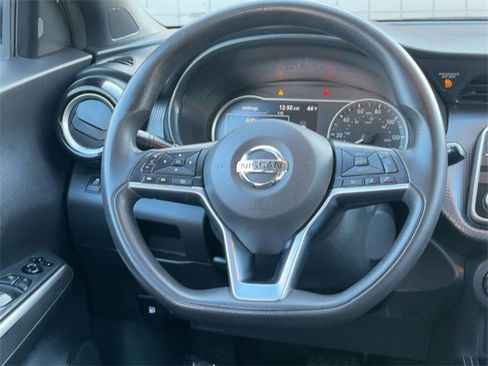 Used 2019 Nissan Kicks SV image 18