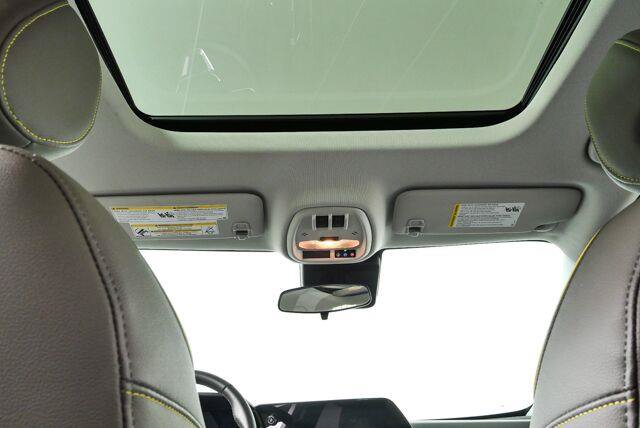 Used 2025 Chevrolet Trax ACTIV w/ Sunroof Package FWD image 18