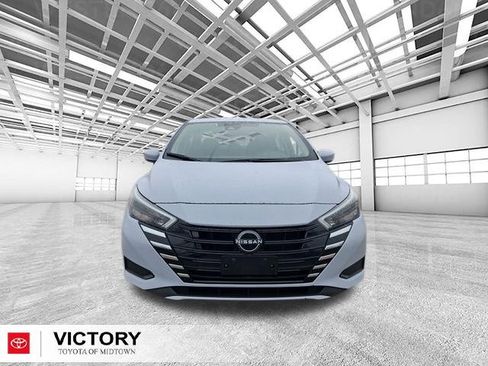 Used 2025 Nissan Versa SV image 9