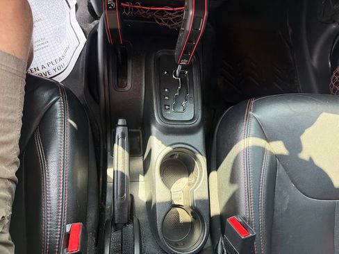 Used 2018 Jeep Wrangler Unlimited Rubicon AWD/4WD image 33