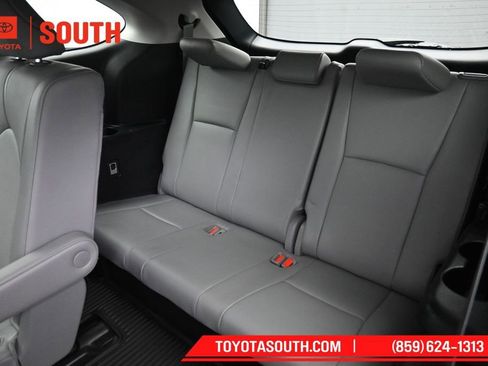 Used 2023 Toyota Highlander Limited AWD/4WD image 32