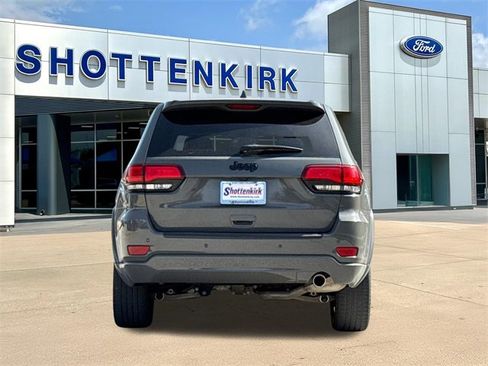 Used 2021 Jeep Grand Cherokee Laredo X image 7