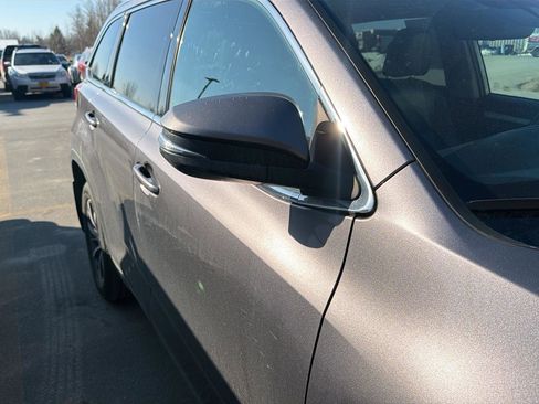 Used 2019 Toyota Highlander XLE image 5