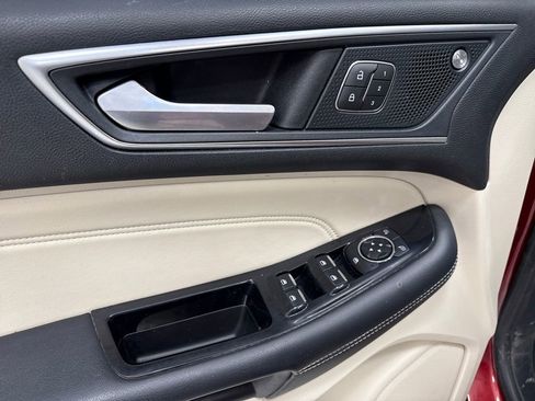 Used 2019 Ford Edge Titanium image 18