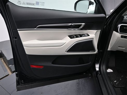 New 2025 Kia Telluride S image 18