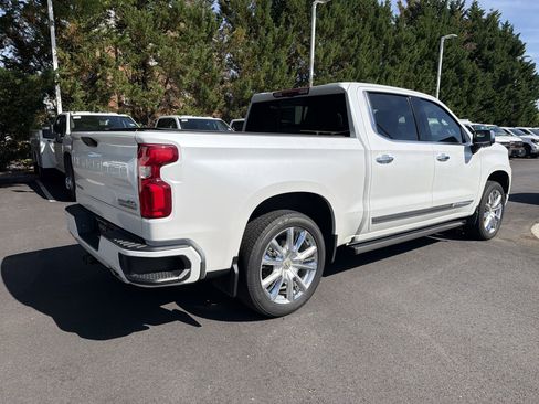 Used 2023 Chevrolet Silverado 1500 High Country w/ High Country Premium Package AWD/4WD image 11
