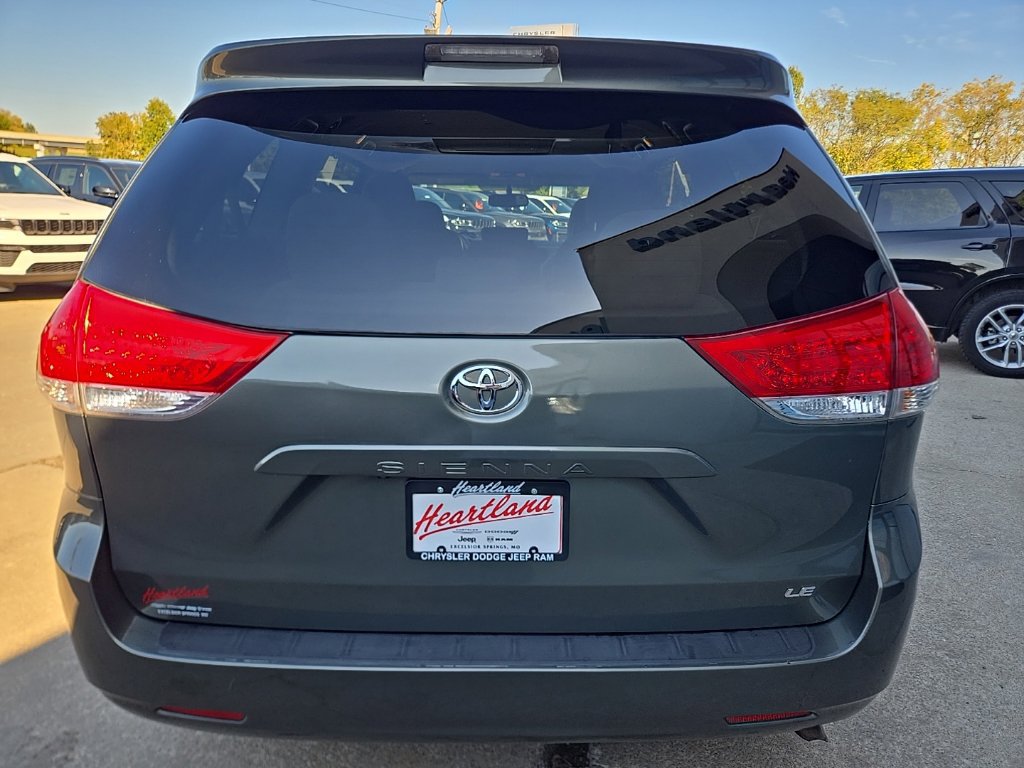 Used 2013 Toyota Sienna LE FWD image 35