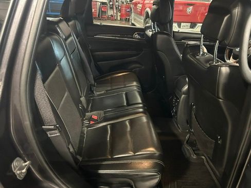 Used 2017 Jeep Grand Cherokee Overland AWD/4WD image 15