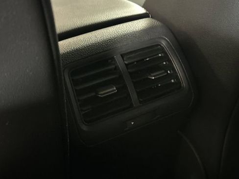 Used 2018 Volkswagen Golf R 4-Door image 15