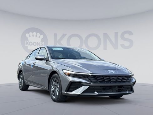 New 2026 Hyundai Elantra Hybrid FWD image 10