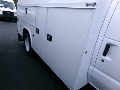New 2027 Ford E-350 and Econoline 350 Super Duty w/ Power Equipment Group RWD image 4