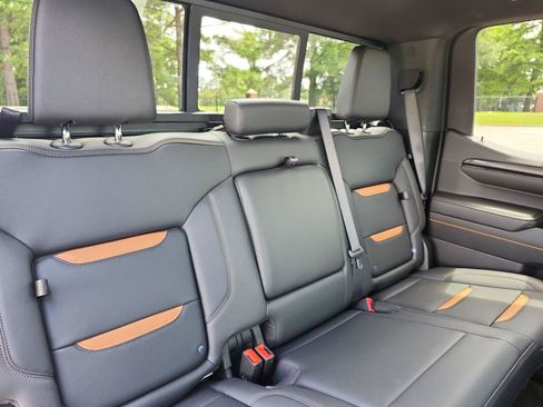 Certified 2024 GMC Sierra 1500 AT4 w/ Technology Package AWD/4WD image 11