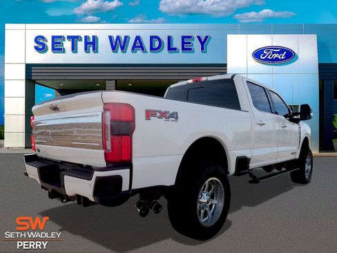 Used 2023 Ford F250 Platinum w/ FX4 Off-Road Package image 5