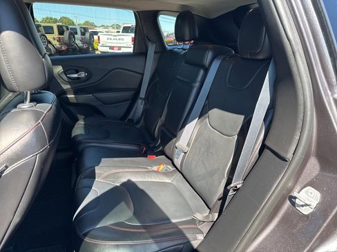 Used 2015 Jeep Cherokee Trailhawk w/ Comfort/Convenience Group image 21