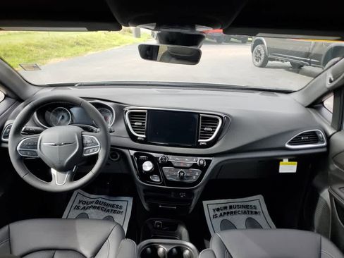 New 2026 Chrysler Voyager LX image 16