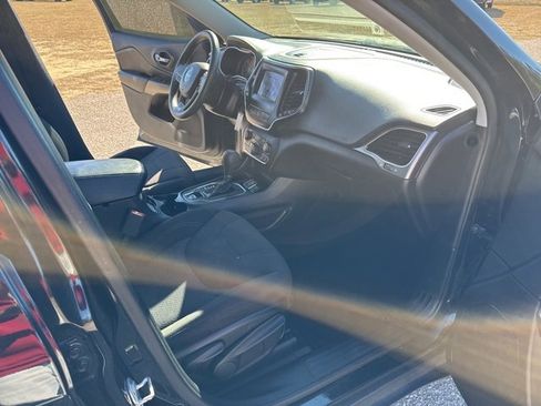 Used 2021 Jeep Cherokee Latitude image 12