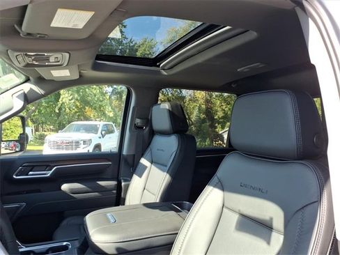 New 2026 GMC Sierra 3500 Denali w/ Denali Reserve Package image 19