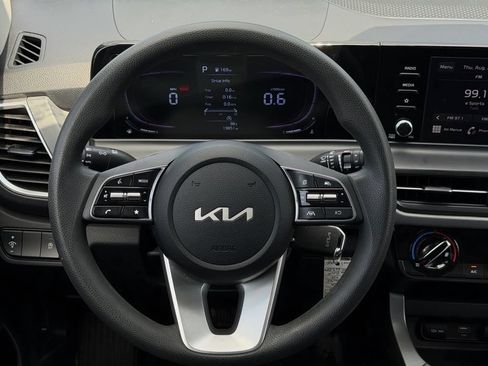 Used 2024 Kia Seltos LX AWD/4WD image 18