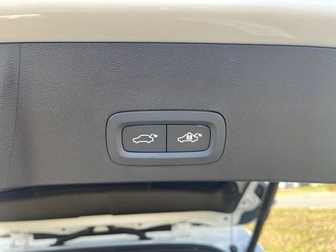 Used 2025 Volvo XC40 B5 Plus w/ Protection Package Premier AWD/4WD image 9