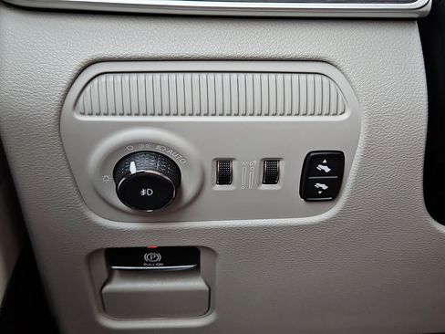 Used 2024 Jeep Wagoneer L Series II image 15