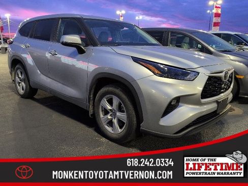 Used 2024 Toyota Highlander LE image 1