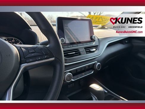 Used 2024 Nissan Altima 2.5 SV image 16