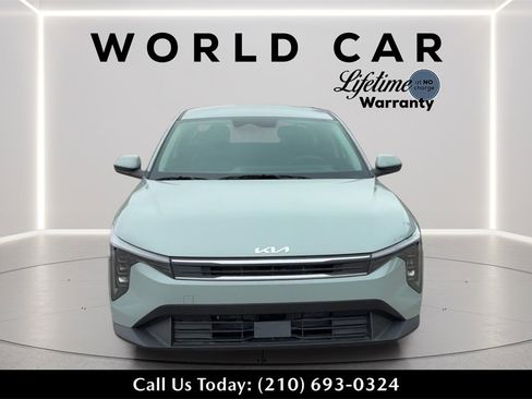 New 2025 Kia K4 LXS image 2