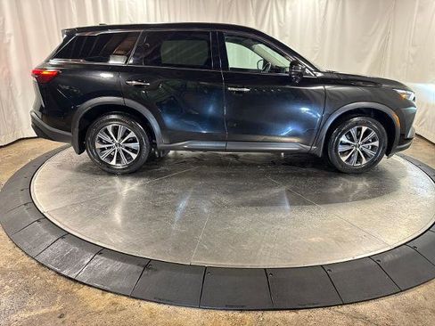 Certified 2025 INFINITI QX60 Pure image 9
