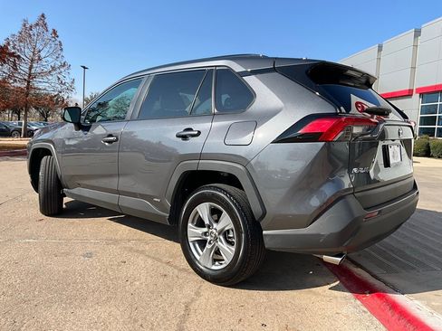 Used 2025 Toyota RAV4 LE image 8