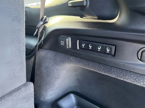 Used 2024 Jeep Grand Cherokee L Summit w/ High Altitude Package image 17