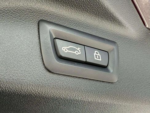 Used 2022 BMW X7 M50i image 25