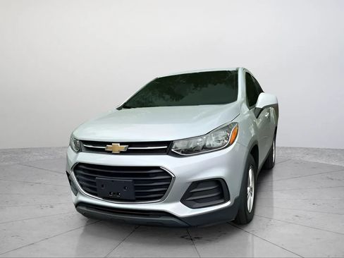 Used 2020 Chevrolet Trax LS w/ Tint and Cruise Package FWD image 10