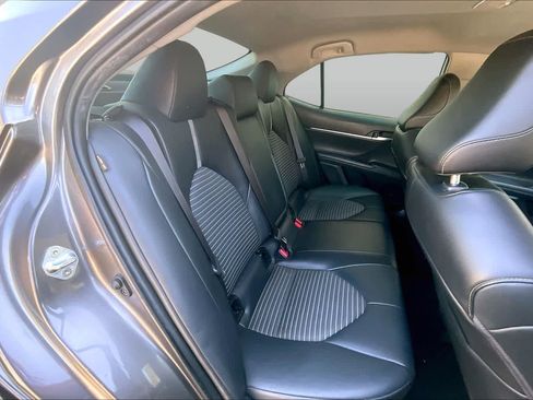 Used 2022 Toyota Camry SE FWD image 19