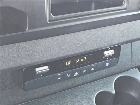 Used 2022 Mercedes-Benz Sprinter 2500 image 18