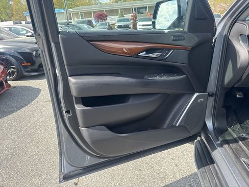 Used 2020 Cadillac Escalade Luxury image 27