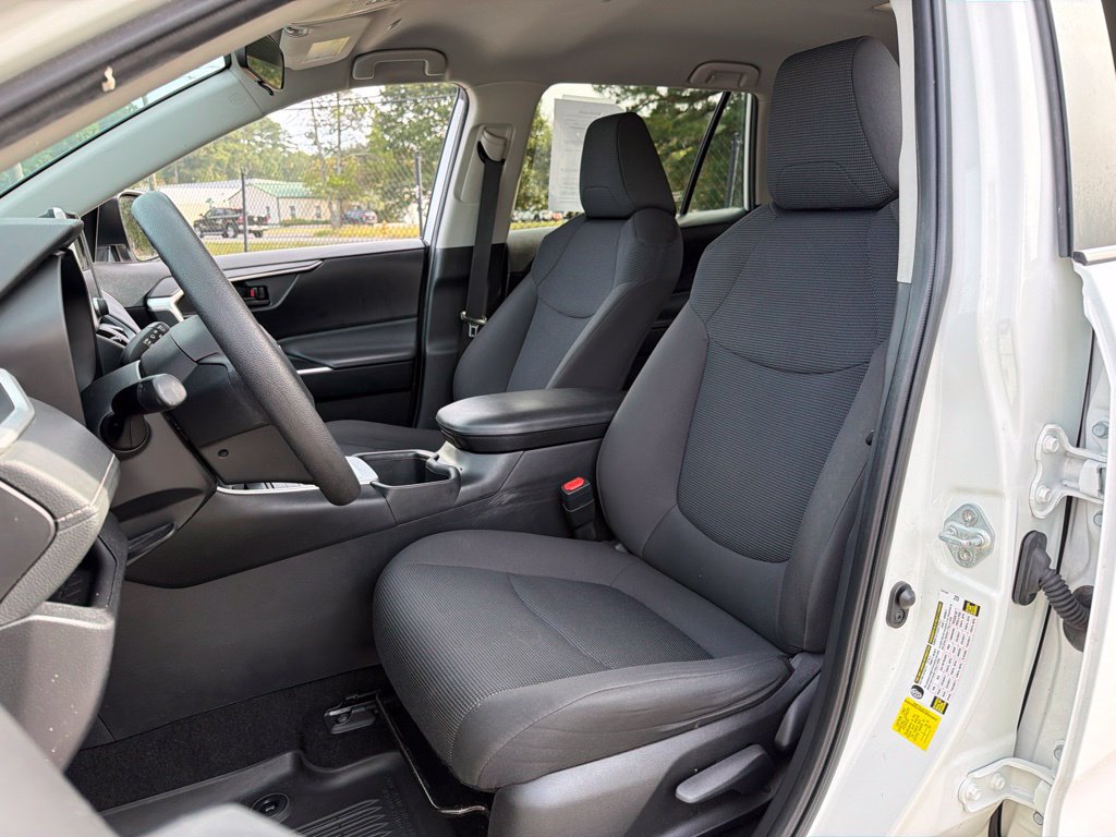 Used 2024 Toyota RAV4 LE AWD/4WD image 18