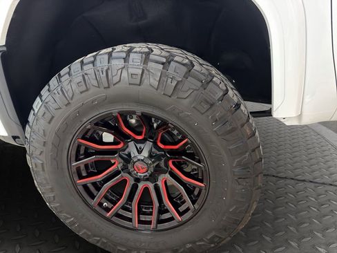 Used 2025 GMC Sierra 3500 AT4 w/ Technology Package AWD/4WD image 23