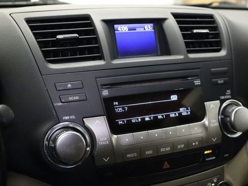 Used 2011 Toyota Highlander SE image 21