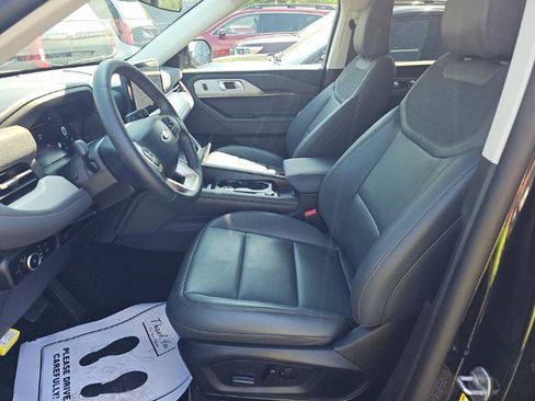 Used 2025 Ford Explorer Active w/ Active Comfort Package AWD/4WD image 10